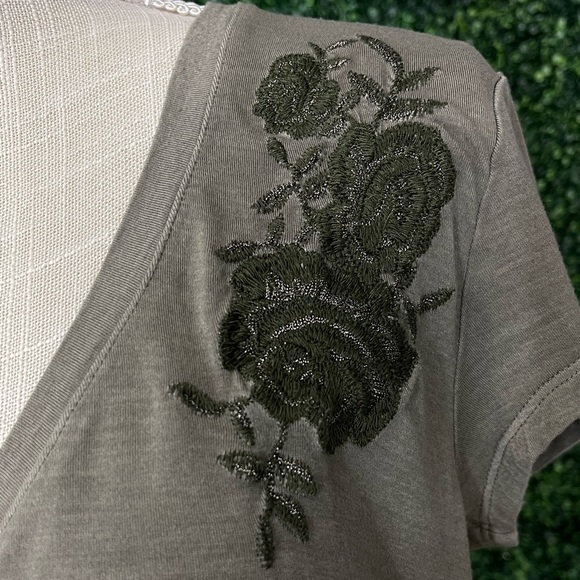 American Eagle Top - Picture 4 of 9